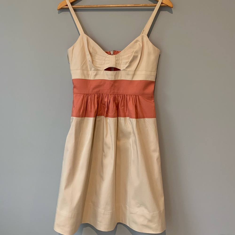 Jessica Simpson peel a book dress